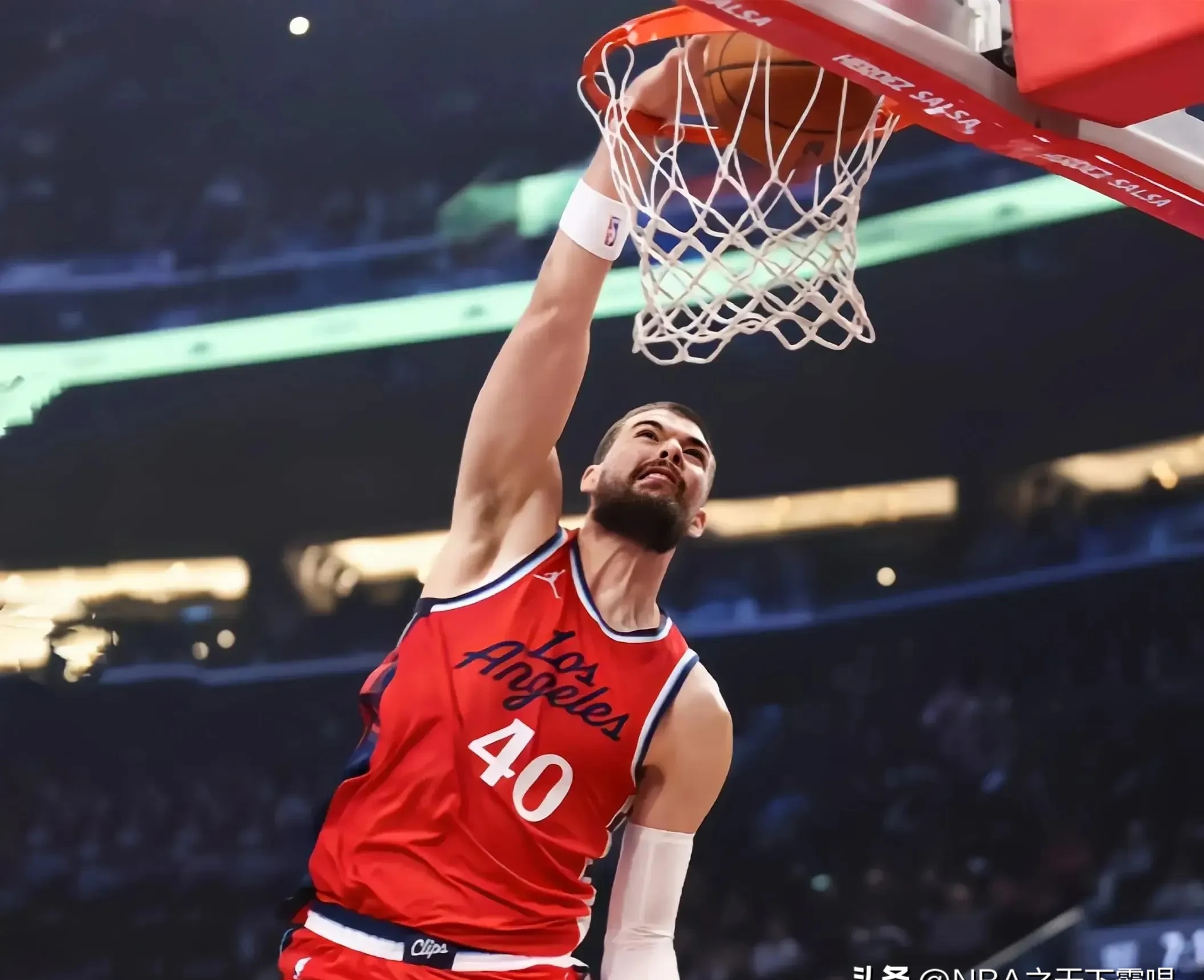 快船扼杀鹈鹕反扑势头，保持连胜势头