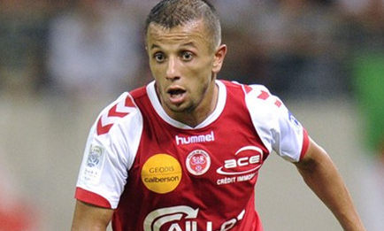 包含亚眠主场大胜，继续保持主场不败纪录的词条